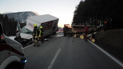 Schwerer Verkehrsunfall B189